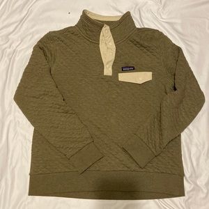 Womens Patagonia Quilted sweater size Large light olive green color.
